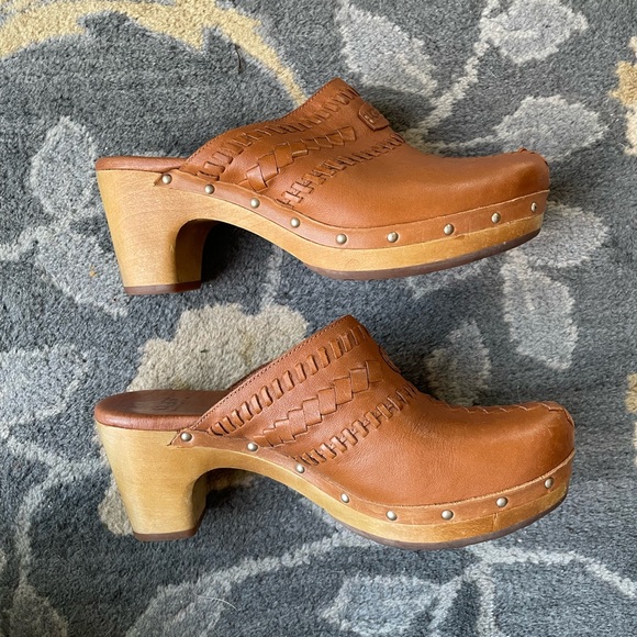 UGG Leather Clogs Size 7 - Picture 7 of 9